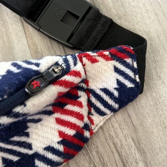 Perfect Moment Star-Embroidered Houndstooth Check Belt Bag - Picture 4 of 6